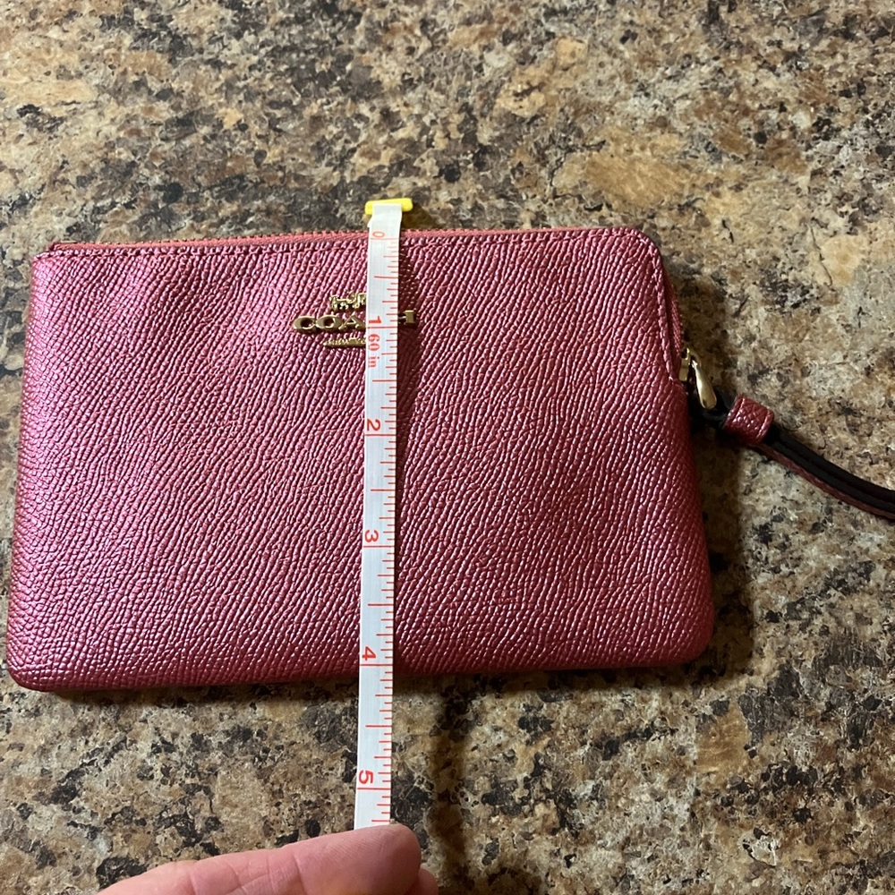 🌸 Coach Metallic Rose Pink Wristlet Pouch with Wrist Strap - Picture 6 of 7